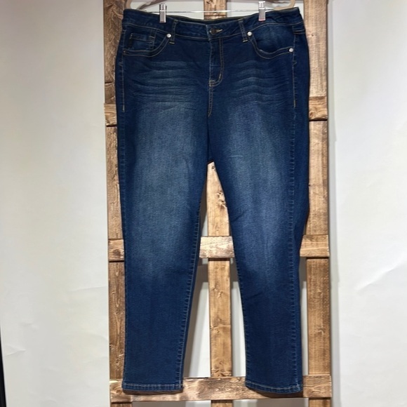 Torrid five pocket denim skinny leg jeans. Size 22. EUC - Picture 1 of 5